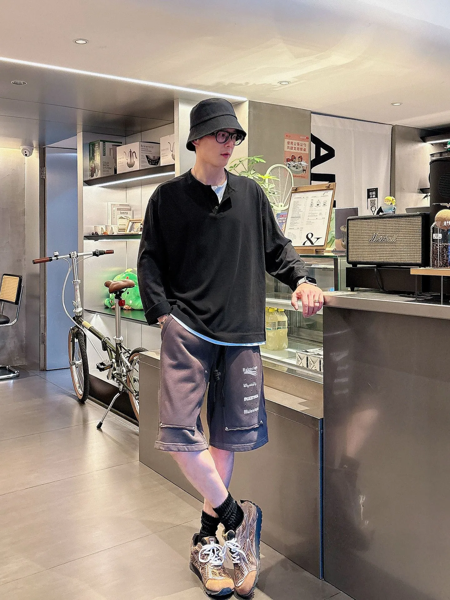 Balenciaga's three-standard complete 2026 summer New Arrival men's casual shorts, advanced custom-made Breathable fabric, Breathable fabric, extremely stretchy and comfortable, impeccable details, top-grade accessories, original logo design concept, delicate and soft feel! The upper body fit is awesome! Size: M-XXXL Please state your height and weight when ordering